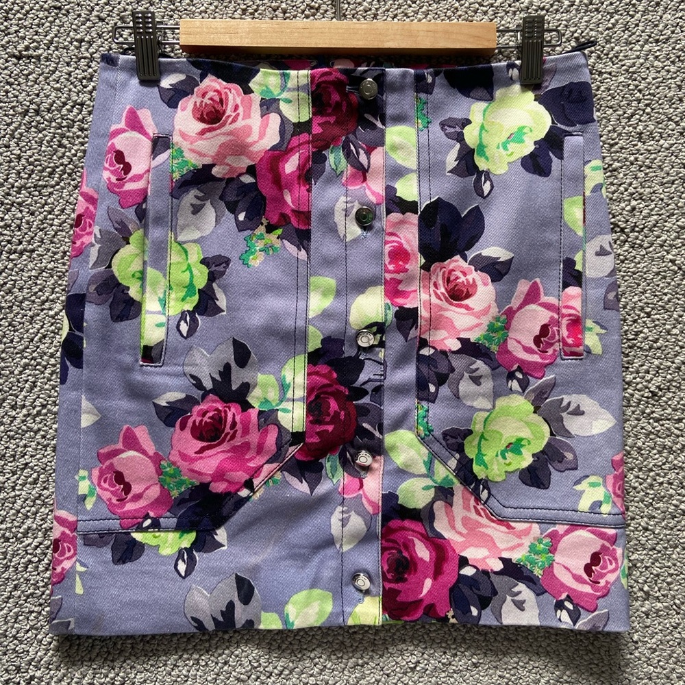 CARVEN Floral Mini Skirt. Size 34 / 4 US